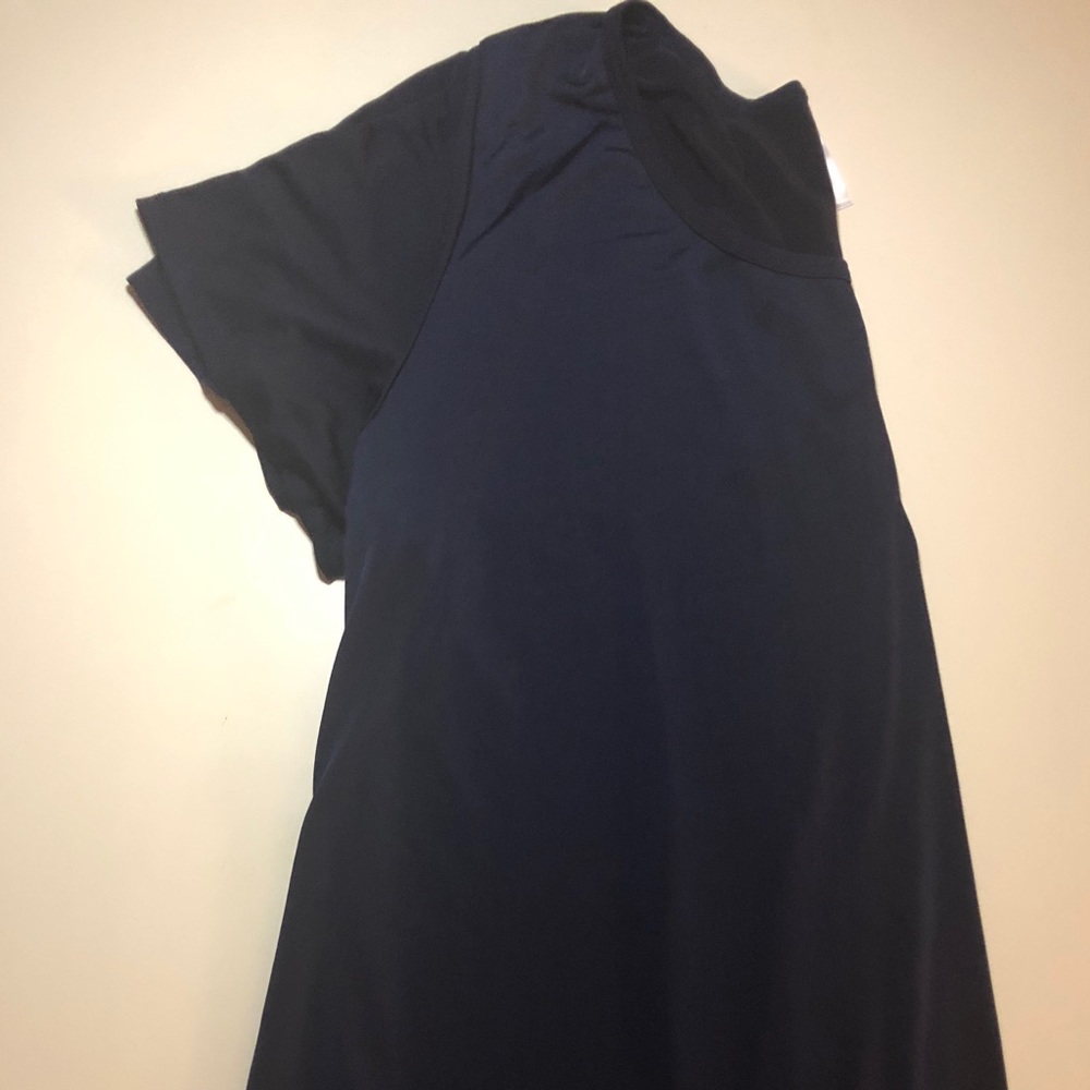• navy blue perfect lularoe t •